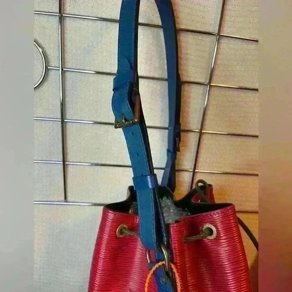 Louis Vuitton Limited Edition EPI Tri-color Neo Bucket - Picture 5 of 9